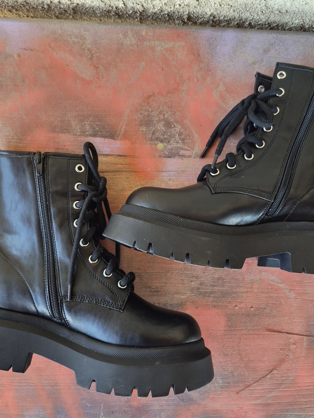 Women's Black Combat Platform Boots - Sleek Lace-Up Design